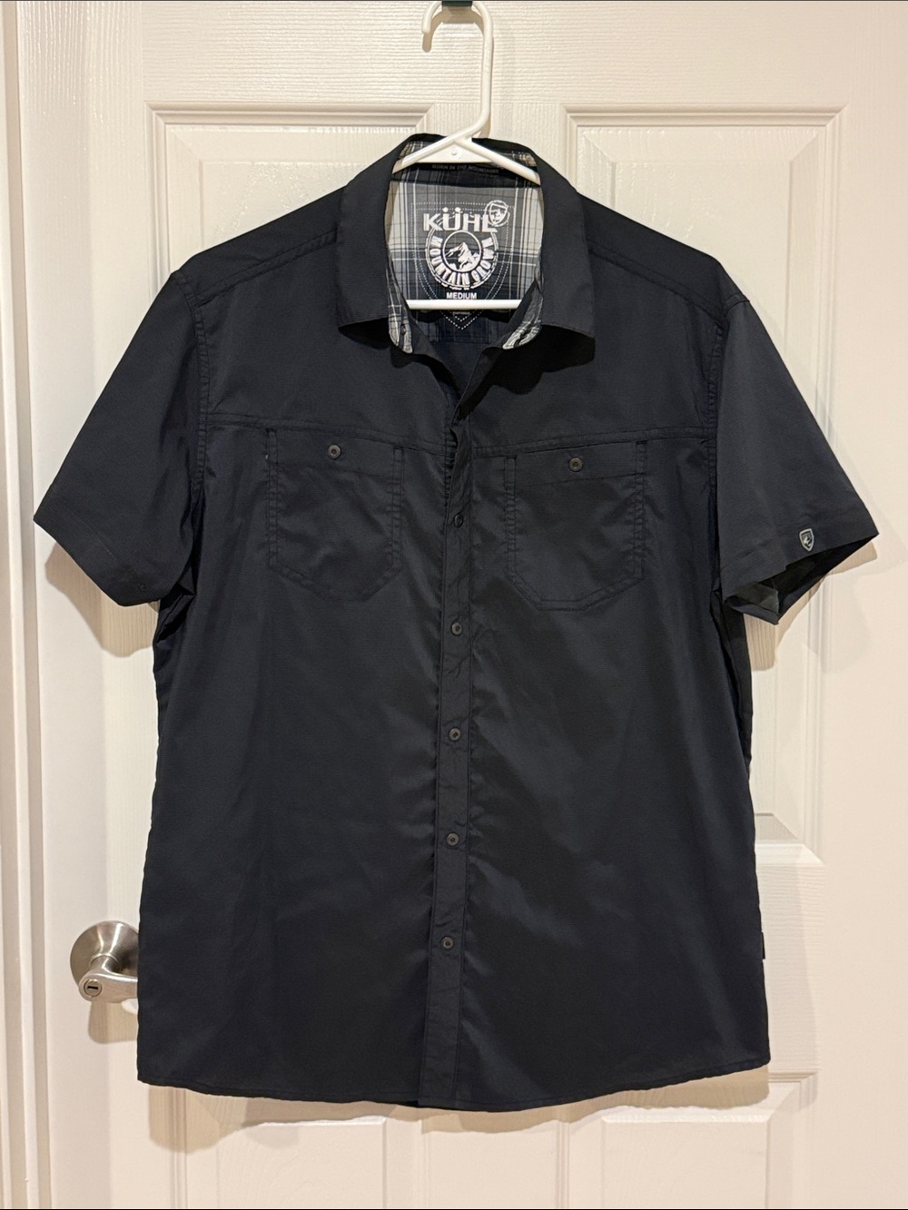 Kühl Men’s Short-Sleeve Button-Down Shirt in Black/ Dark Gray